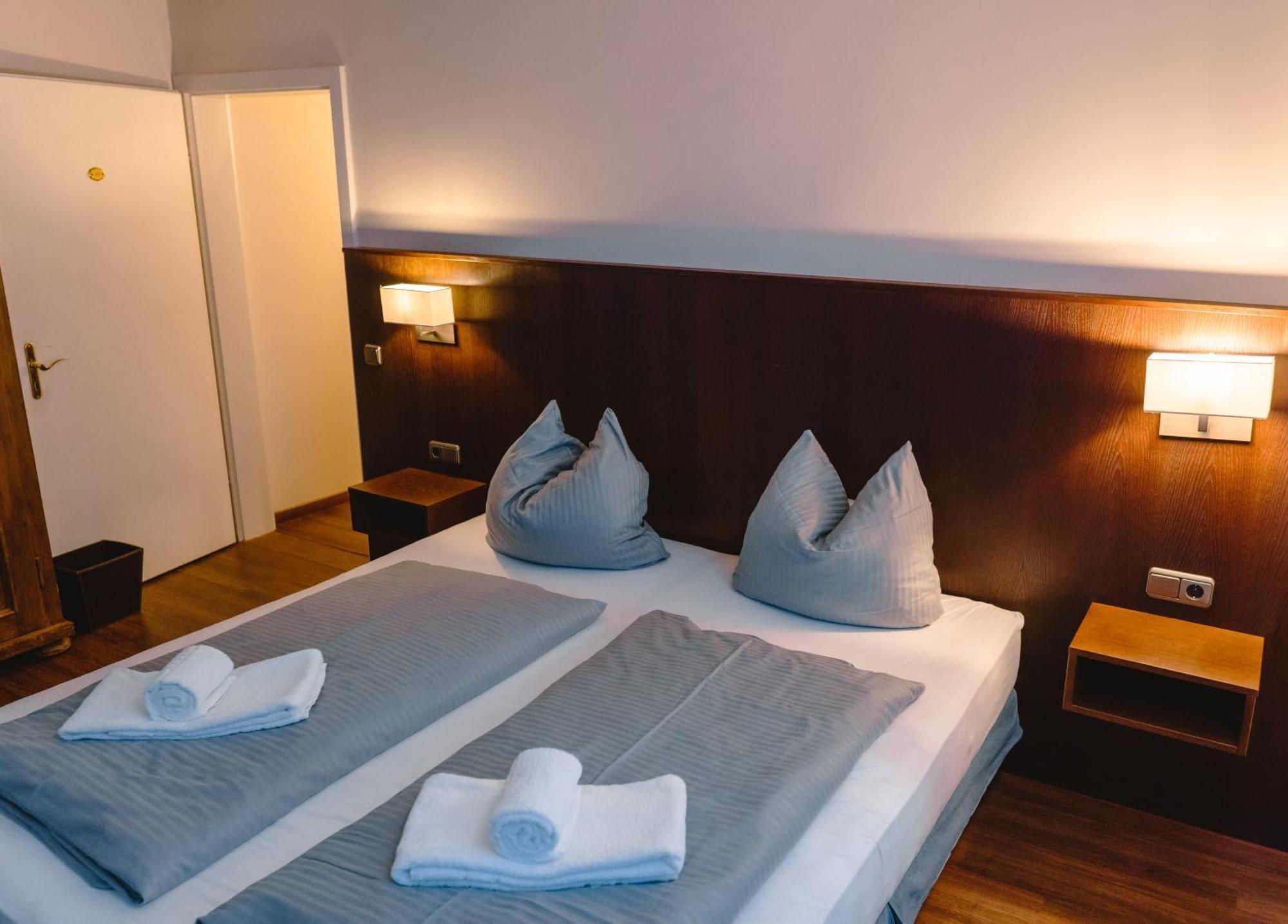 Hotel Restaurant Taverna Eching  Екстер'єр фото