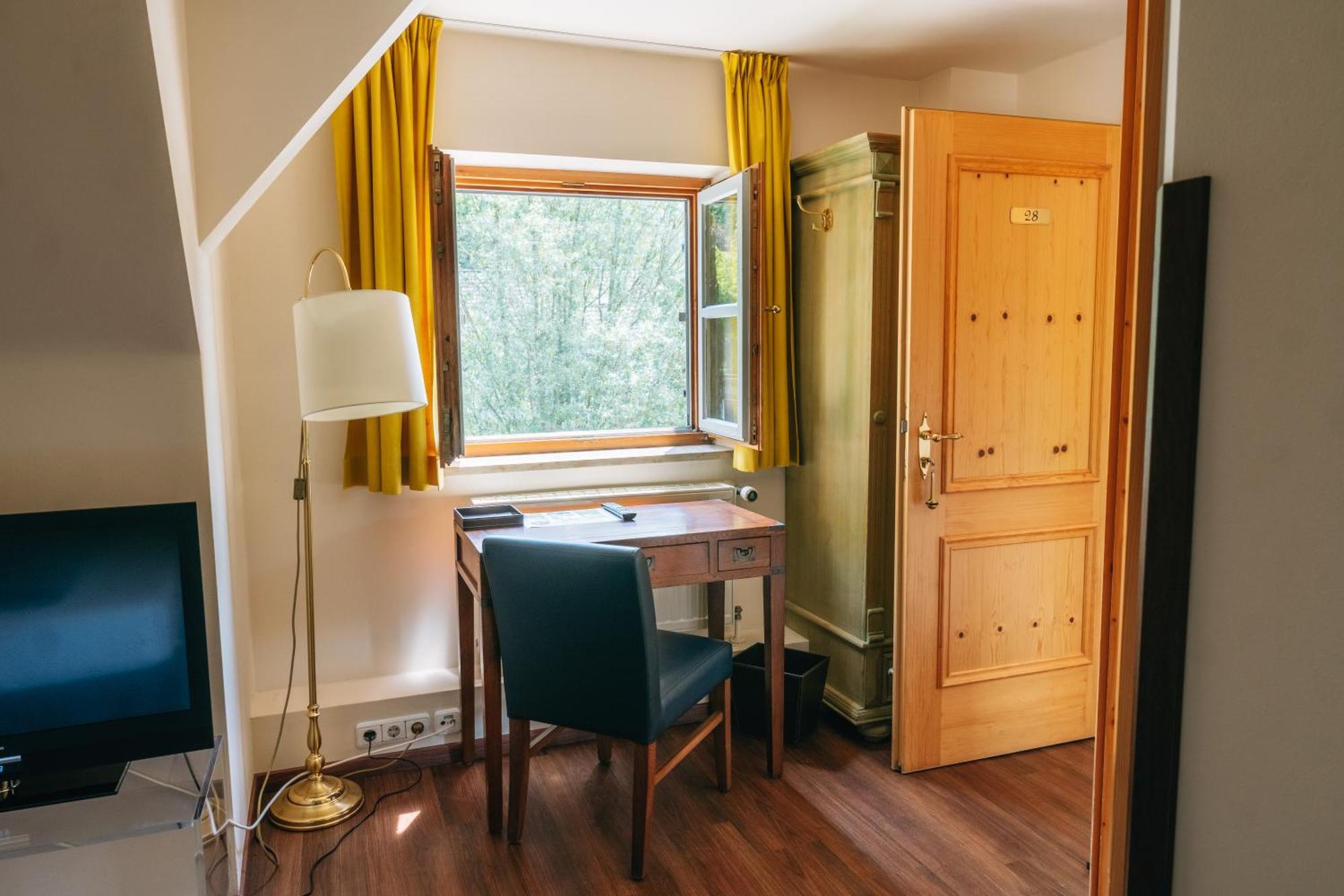 Hotel Restaurant Taverna Eching  Екстер'єр фото