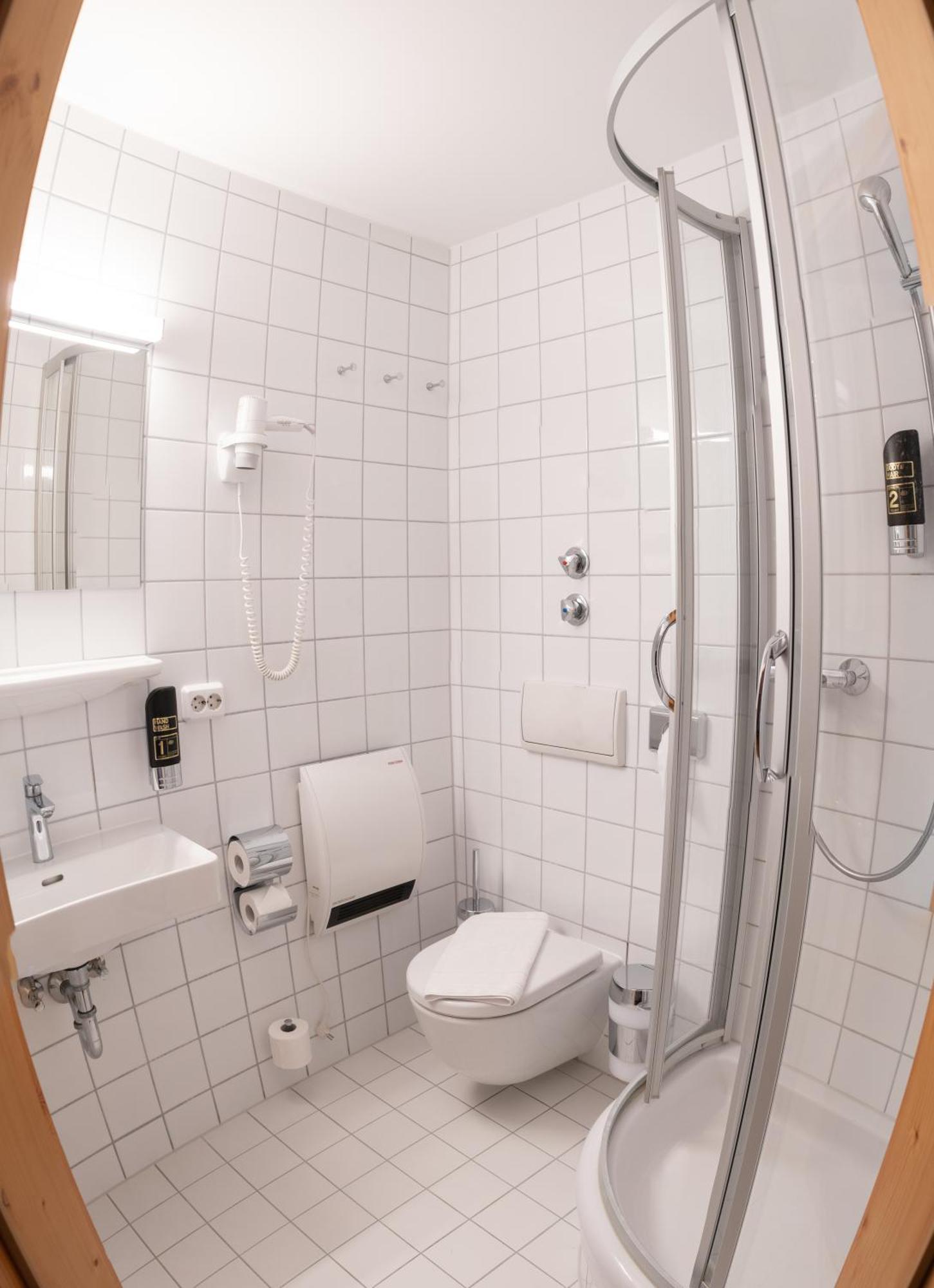 Hotel Restaurant Taverna Eching  Екстер'єр фото